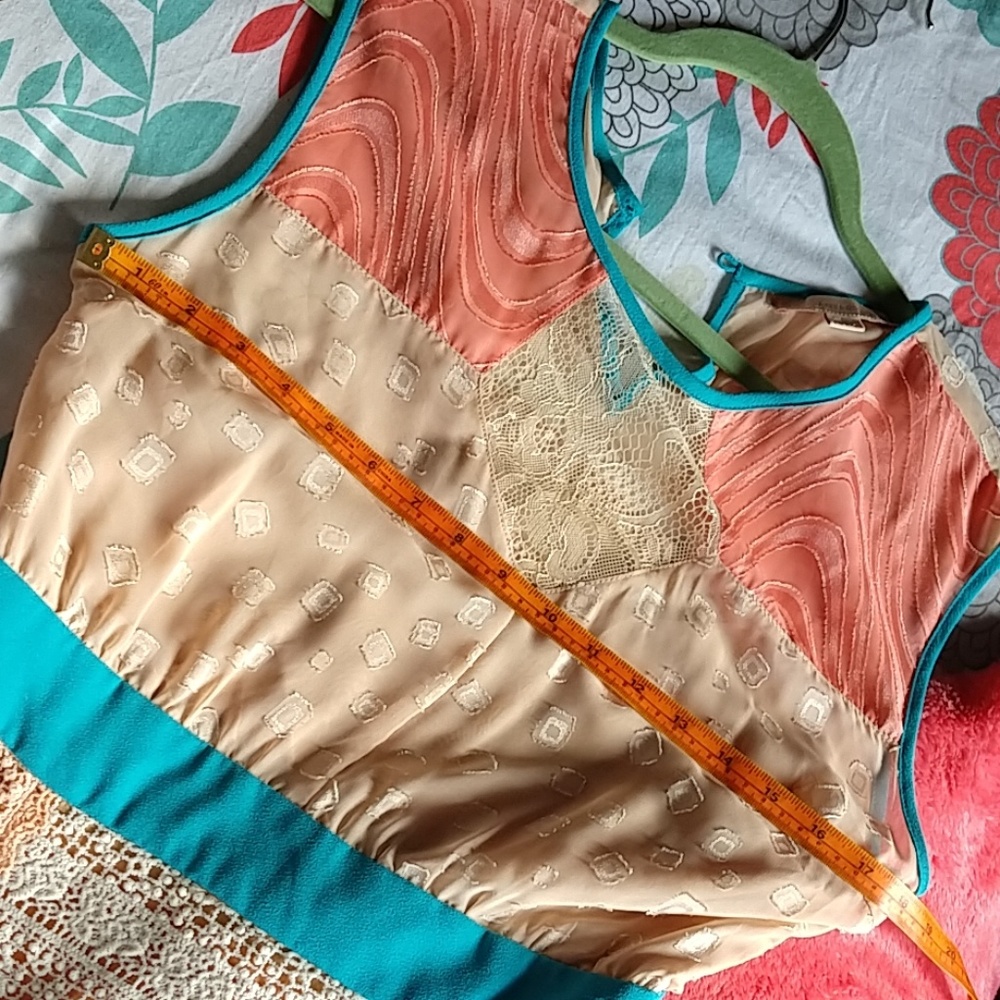 Champagne and Strawberries dress 6 - Picture 5 of 7